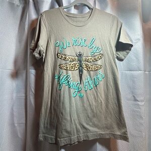 Lulu + Mac Graphic Tee – “We Rise by Lifting Others” Dragonfly